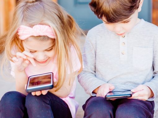 Handys und Kinder: Worin besteht die Gefahr für die Kindergesundheit?